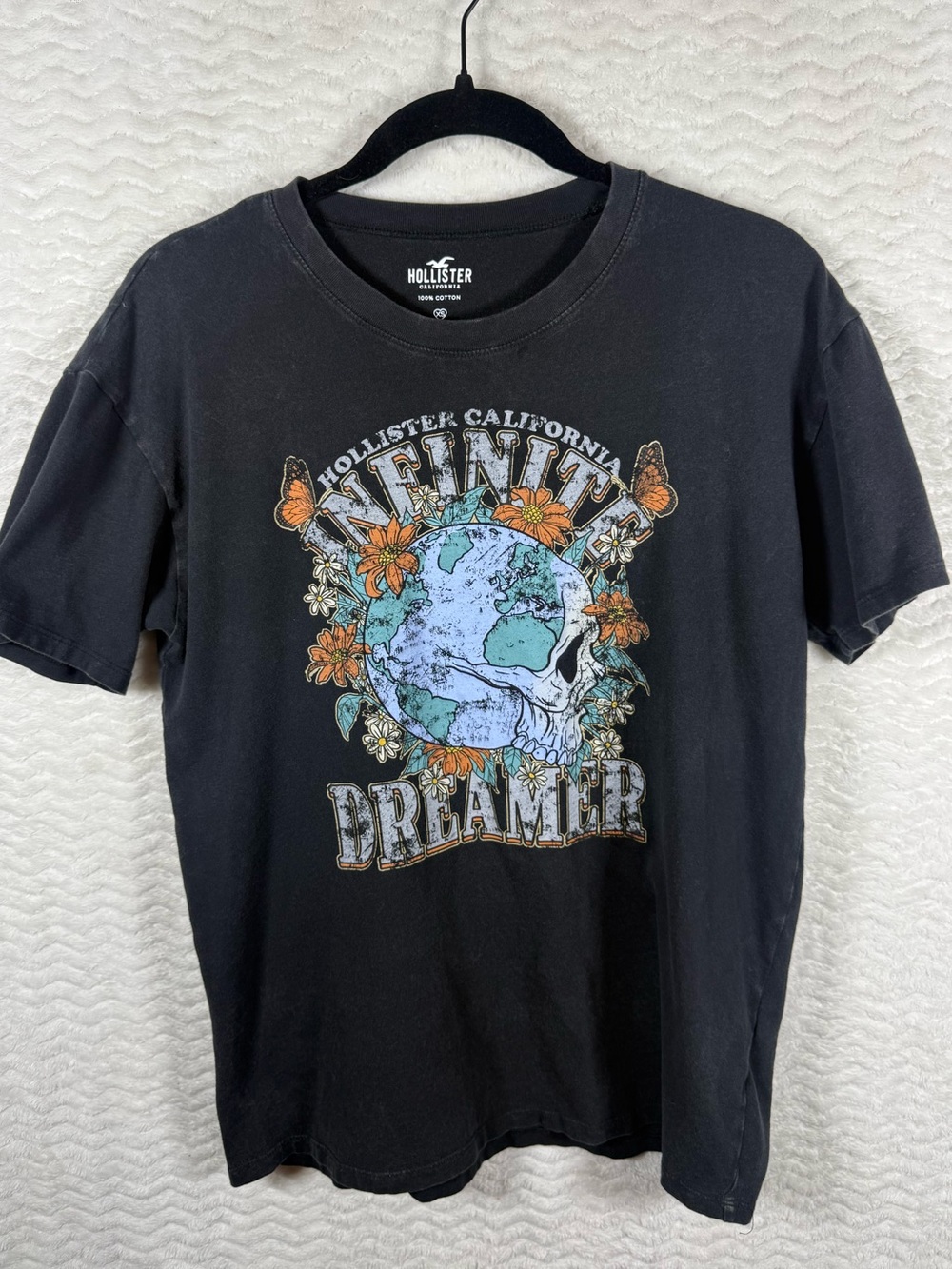 Hollister Black 'Infinite Dreamer' Graphic T‑Shirt. Love this one 🤩🧡